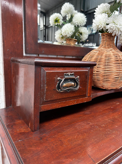 Vintage chest of drawers